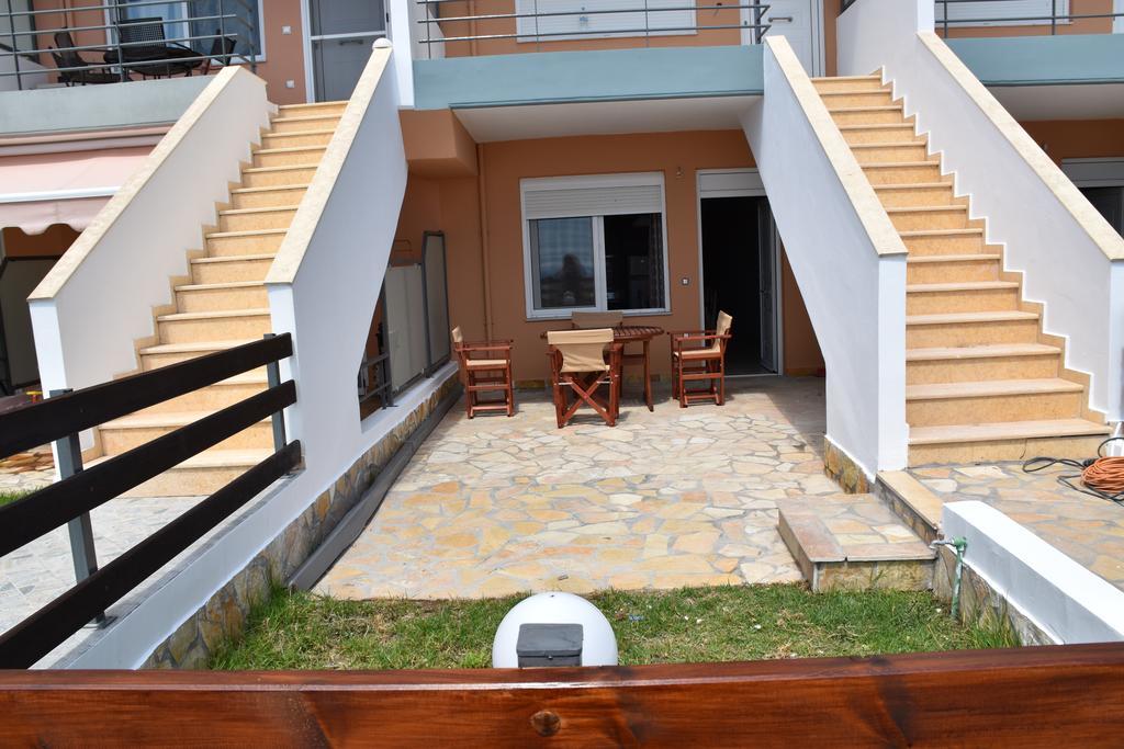 Aperanto House Paralia Loutsas 外观 照片