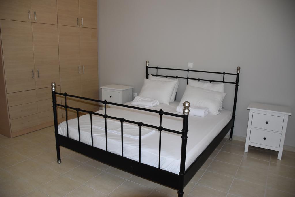 Aperanto House Paralia Loutsas 外观 照片
