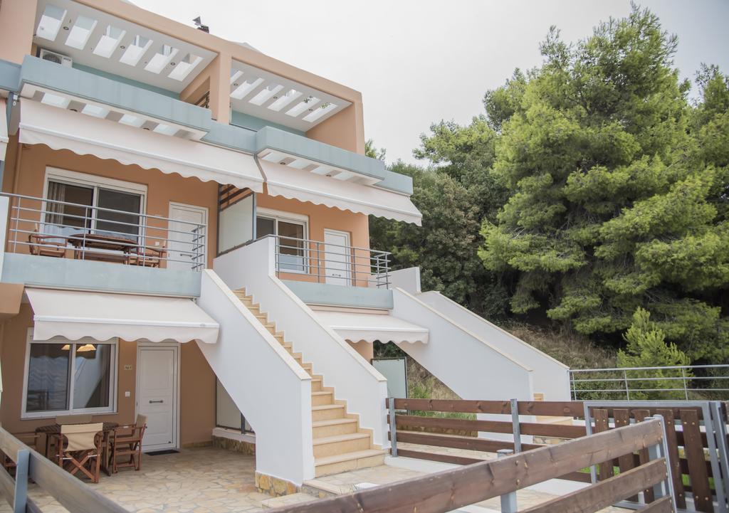 Aperanto House Paralia Loutsas 外观 照片