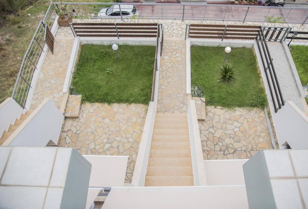 Aperanto House Paralia Loutsas 外观 照片