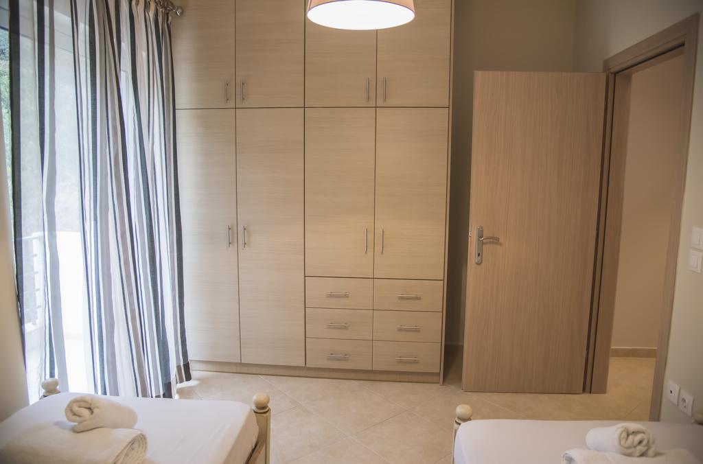 Aperanto House Paralia Loutsas 外观 照片