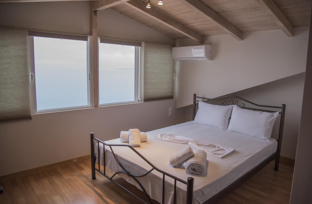 Aperanto House Paralia Loutsas 外观 照片