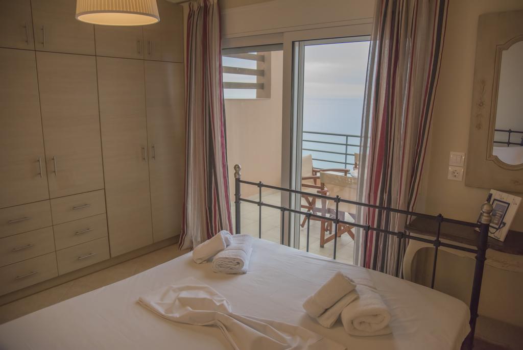 Aperanto House Paralia Loutsas 外观 照片