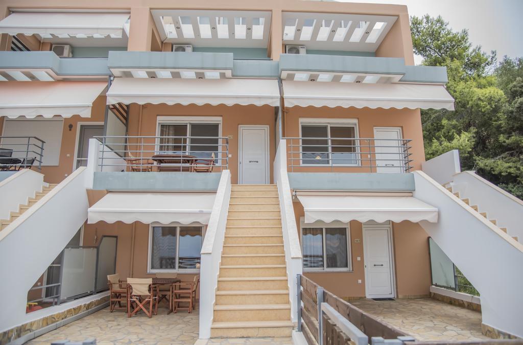 Aperanto House Paralia Loutsas 外观 照片
