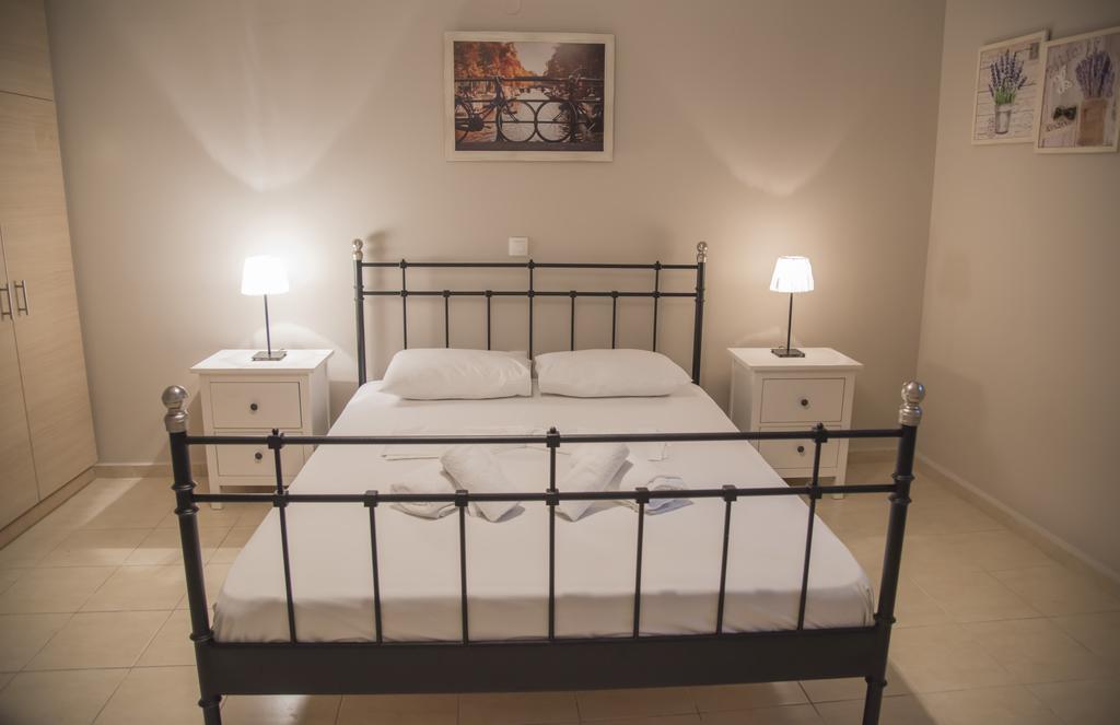 Aperanto House Paralia Loutsas 外观 照片